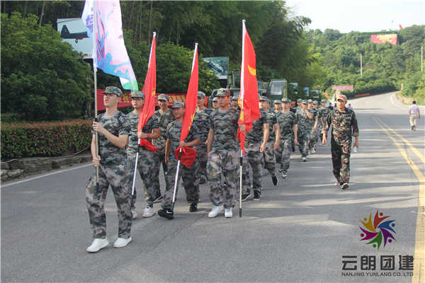 南京拓展訓(xùn)練軍事夏令營.jpg