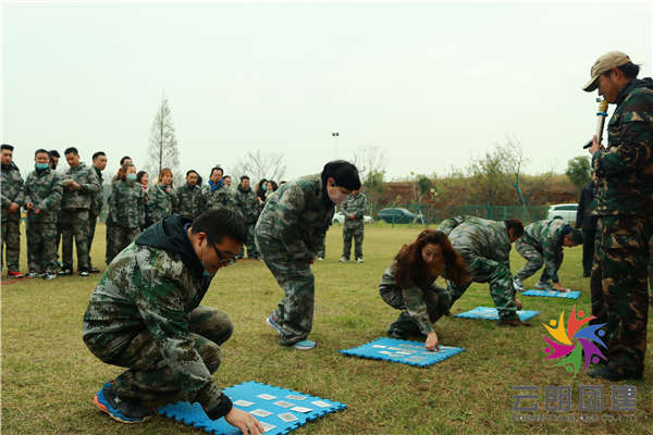 南京軍事化訓(xùn)練——大眾書局拓展培訓(xùn)活動