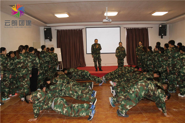半軍事化訓練