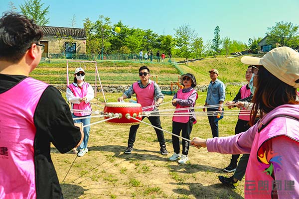 南京拓展訓(xùn)練公司如何策劃一場團建活動